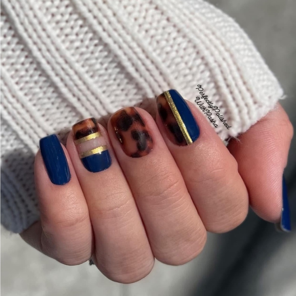*Exclusive* Color Street: Foreshadow | Deep Navy Blue Solid Fall Winter Classic - Picture 10 of 13